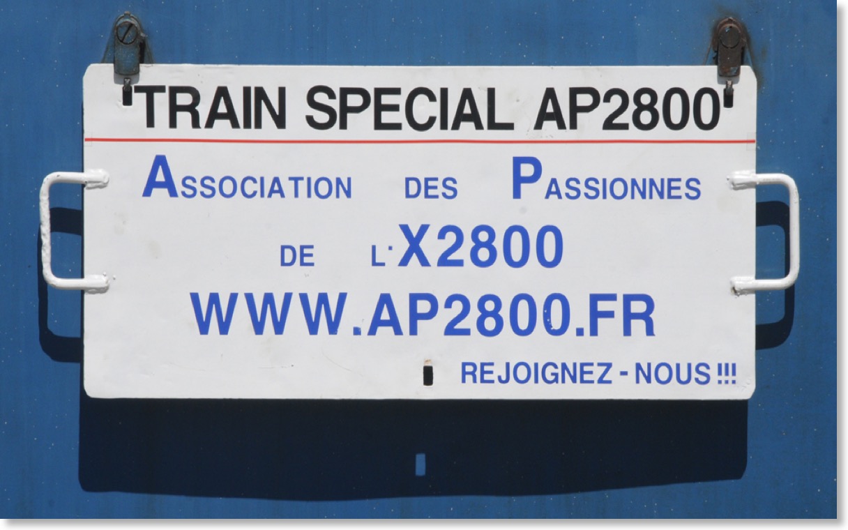 160515 071 12h04 Veynes, X2819 plaque &#39;train spécial&#39; PS1024