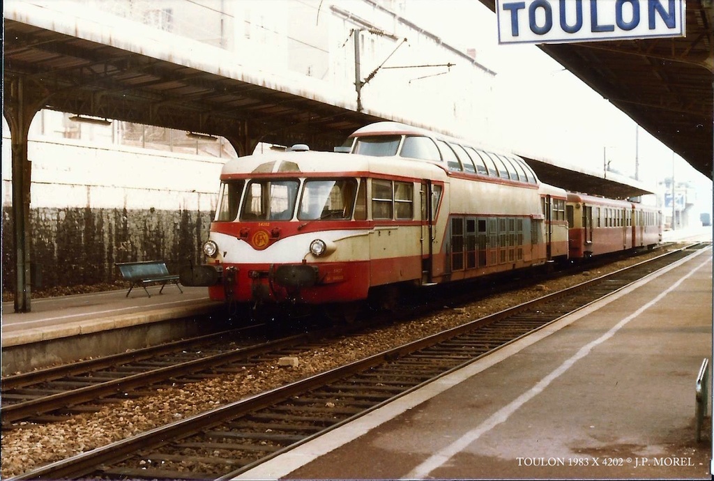 TOULON 1983 X 4202 red
